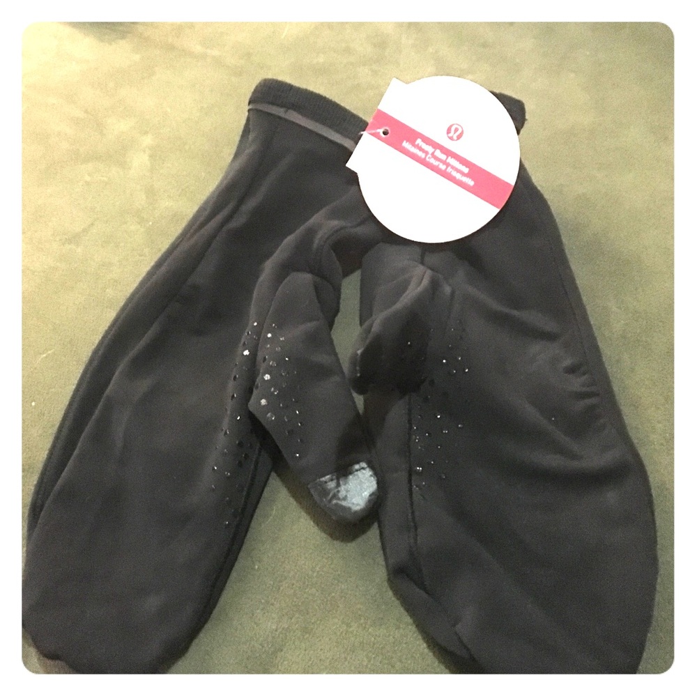 Lululemon running mittens NWT